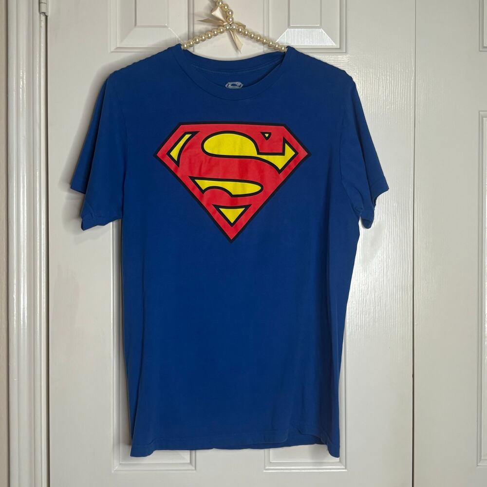 DC Comics Superman T-Shirt – Blue Graphic Tee, Men’s Small‎